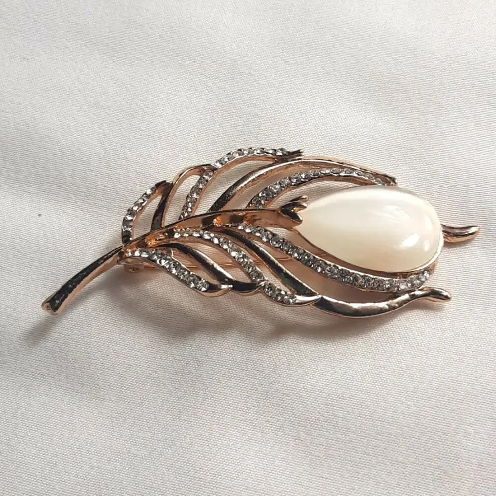 Unknown gold tone